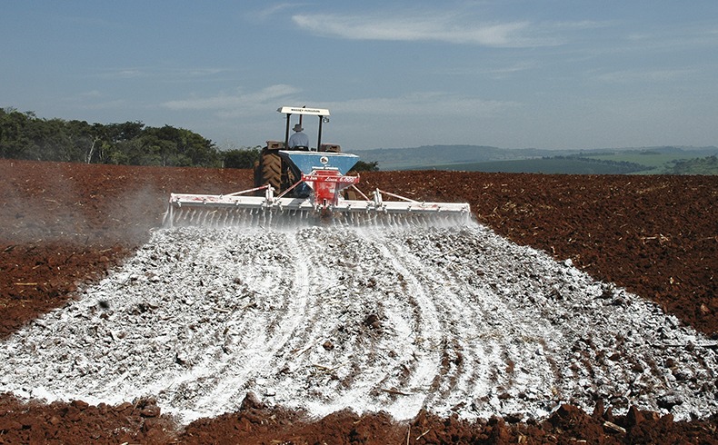 Aplicação de calcário
